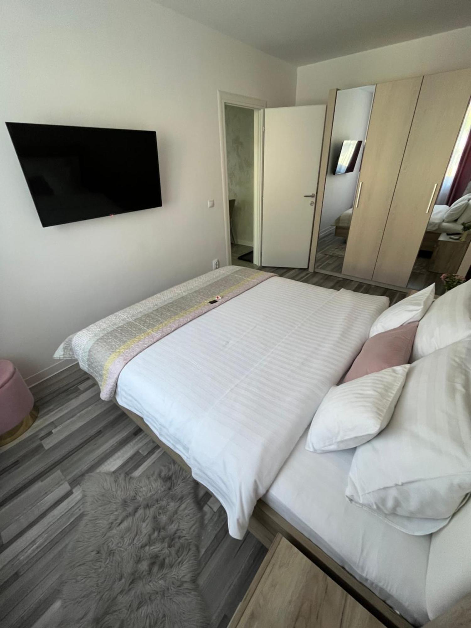 Luxury Apartment Sibiu Bagian luar foto
